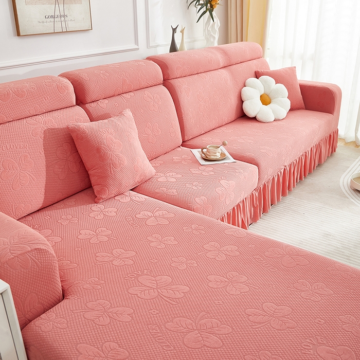 91家纺网 家纺一手货源 找家纺 千彤沙发垫  2025新款防滑防尘优雅百褶裙边全包款沙发笠沙发套罩--三叶草系列 豆沙