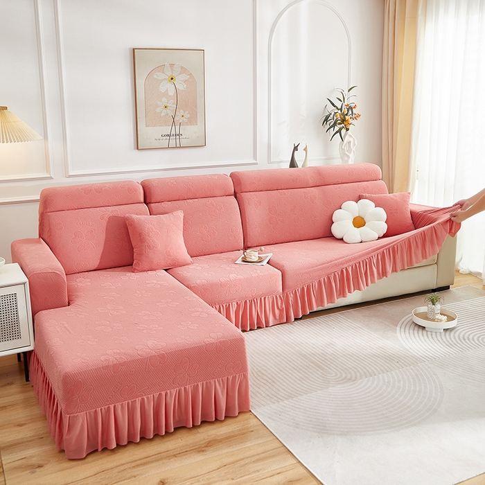 91家纺网 家纺一手货源 找家纺 千彤沙发垫  2025新款防滑防尘优雅百褶裙边全包款沙发笠沙发套罩--三叶草系列 豆沙