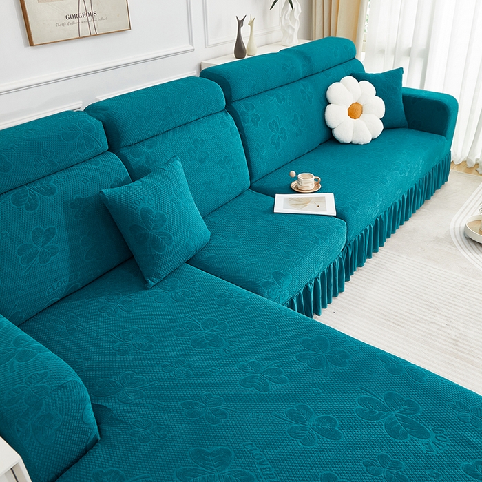 91家纺网 家纺一手货源 找家纺 千彤沙发垫  2025新款防滑防尘优雅百褶裙边全包款沙发笠沙发套罩--三叶草系列 孔雀蓝