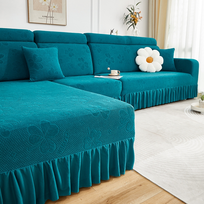 91家纺网 家纺一手货源 找家纺 千彤沙发垫  2025新款防滑防尘优雅百褶裙边全包款沙发笠沙发套罩--三叶草系列 孔雀蓝