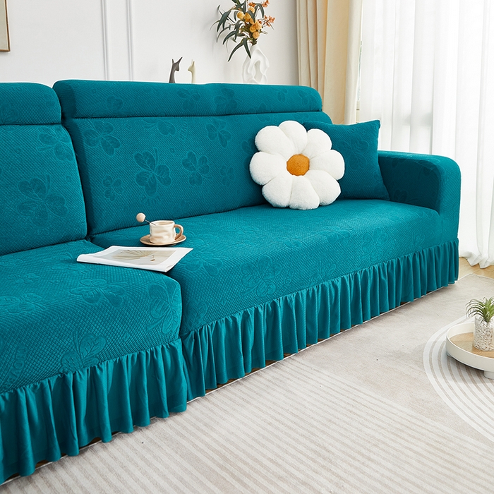 91家纺网 家纺一手货源 找家纺 千彤沙发垫  2025新款防滑防尘优雅百褶裙边全包款沙发笠沙发套罩--三叶草系列 孔雀蓝