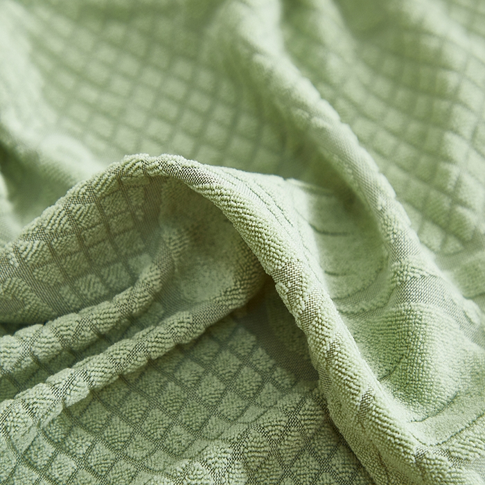 91家纺网 家纺一手货源 找家纺 千彤沙发垫  2025新款防滑防尘优雅百褶裙边全包款沙发笠沙发套罩--三叶草系列 浅绿