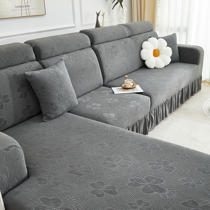 91家纺网 家纺一手货源 找家纺 千彤沙发垫  2025新款防滑防尘优雅百褶裙边全包款沙发笠沙发套罩--三叶草系列 深灰