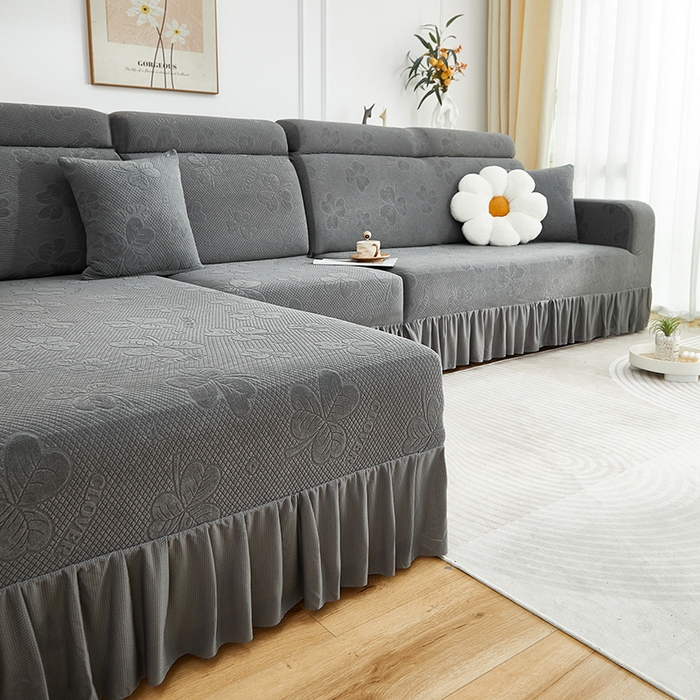 91家纺网 家纺一手货源 找家纺 千彤沙发垫  2025新款防滑防尘优雅百褶裙边全包款沙发笠沙发套罩--三叶草系列 深灰