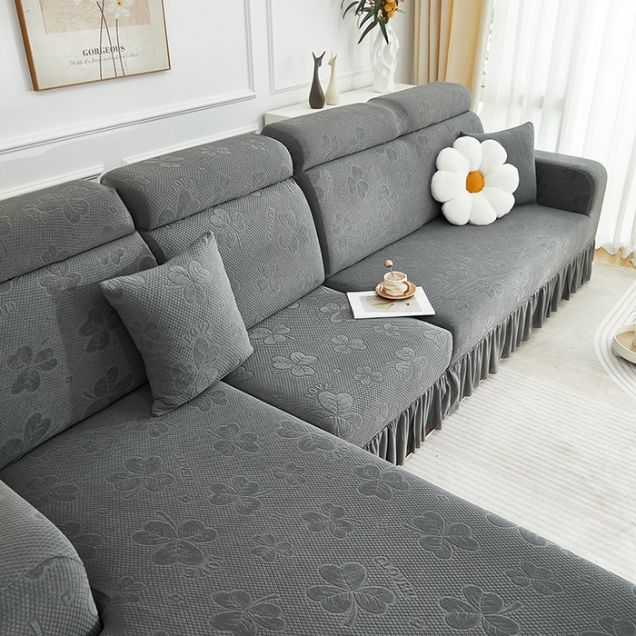 91家纺网 家纺一手货源 找家纺 千彤沙发垫  2025新款防滑防尘优雅百褶裙边全包款沙发笠沙发套罩--三叶草系列 深灰