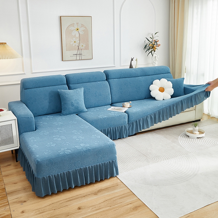 91家纺网 家纺一手货源 找家纺 千彤沙发垫  2025新款防滑防尘优雅百褶裙边全包款沙发笠沙发套罩--三叶草系列 水蓝