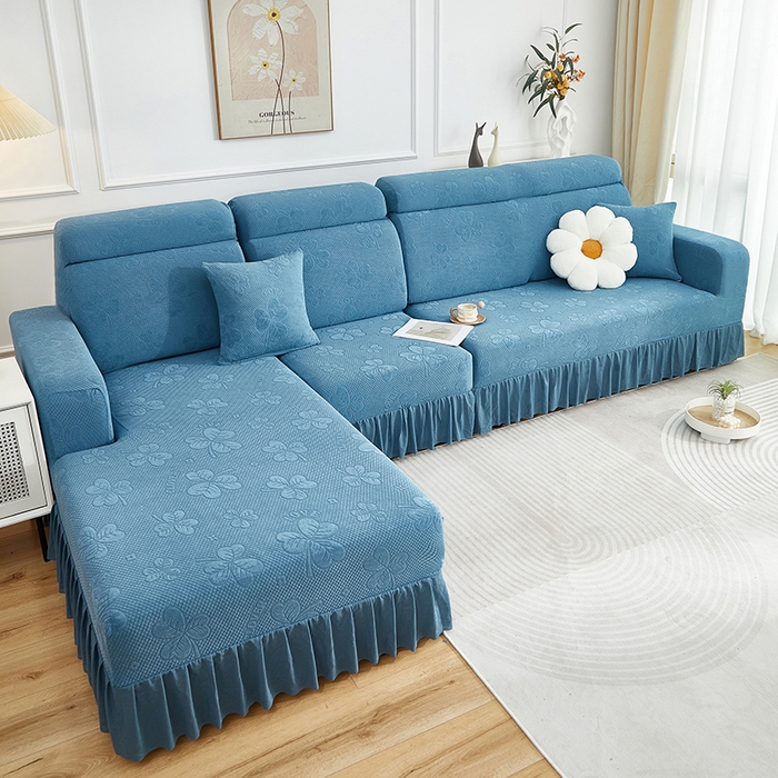 91家纺网 家纺一手货源 找家纺 千彤沙发垫  2025新款防滑防尘优雅百褶裙边全包款沙发笠沙发套罩--三叶草系列 水蓝
