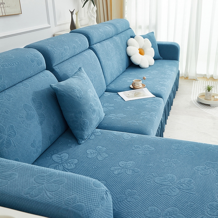 91家纺网 家纺一手货源 找家纺 千彤沙发垫  2025新款防滑防尘优雅百褶裙边全包款沙发笠沙发套罩--三叶草系列 水蓝