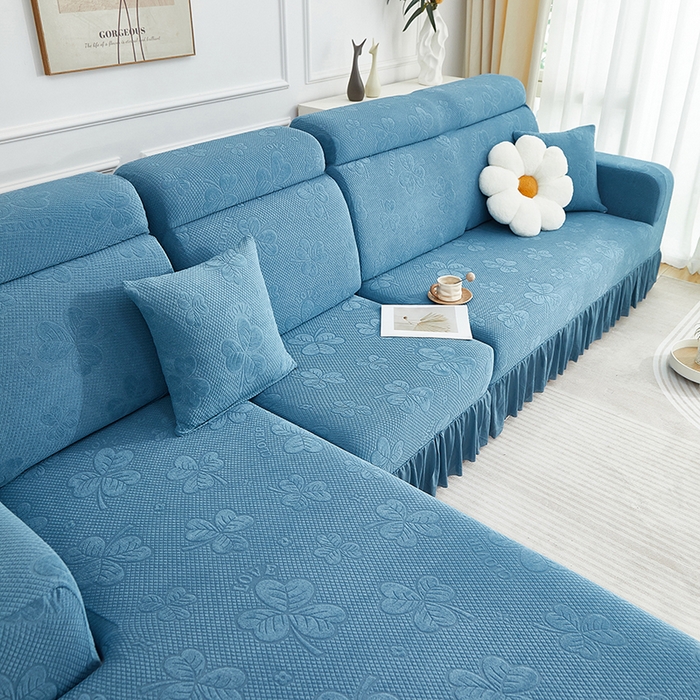 91家纺网 家纺一手货源 找家纺 千彤沙发垫  2025新款防滑防尘优雅百褶裙边全包款沙发笠沙发套罩--三叶草系列 水蓝