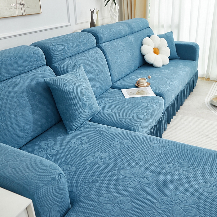 91家纺网 家纺一手货源 找家纺 千彤沙发垫  2025新款防滑防尘优雅百褶裙边全包款沙发笠沙发套罩--三叶草系列 水蓝
