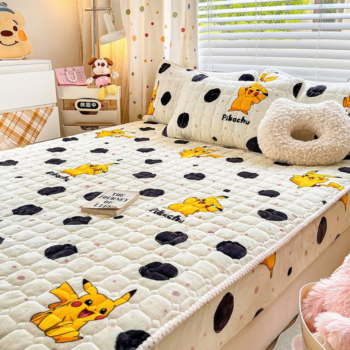 91家纺网 家纺一手货源 找家纺 徕米家居 2025新款牛奶绒加棉床笠单品床笠单件单床笠 波点皮卡丘