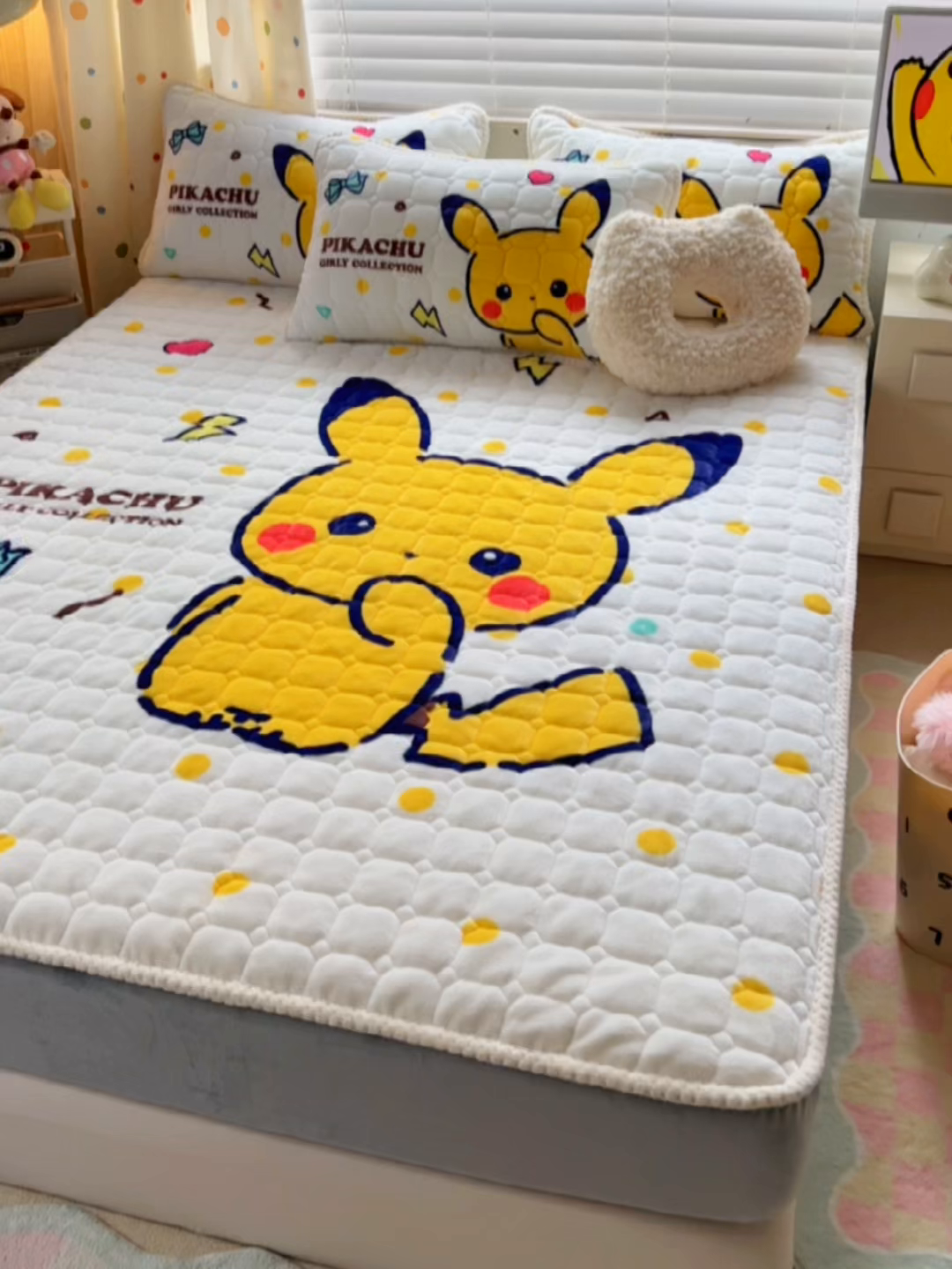 91家纺网 家纺一手货源 找家纺 徕米家居 2025新款牛奶绒加棉床笠单品床笠单件单床笠 Q版皮卡丘