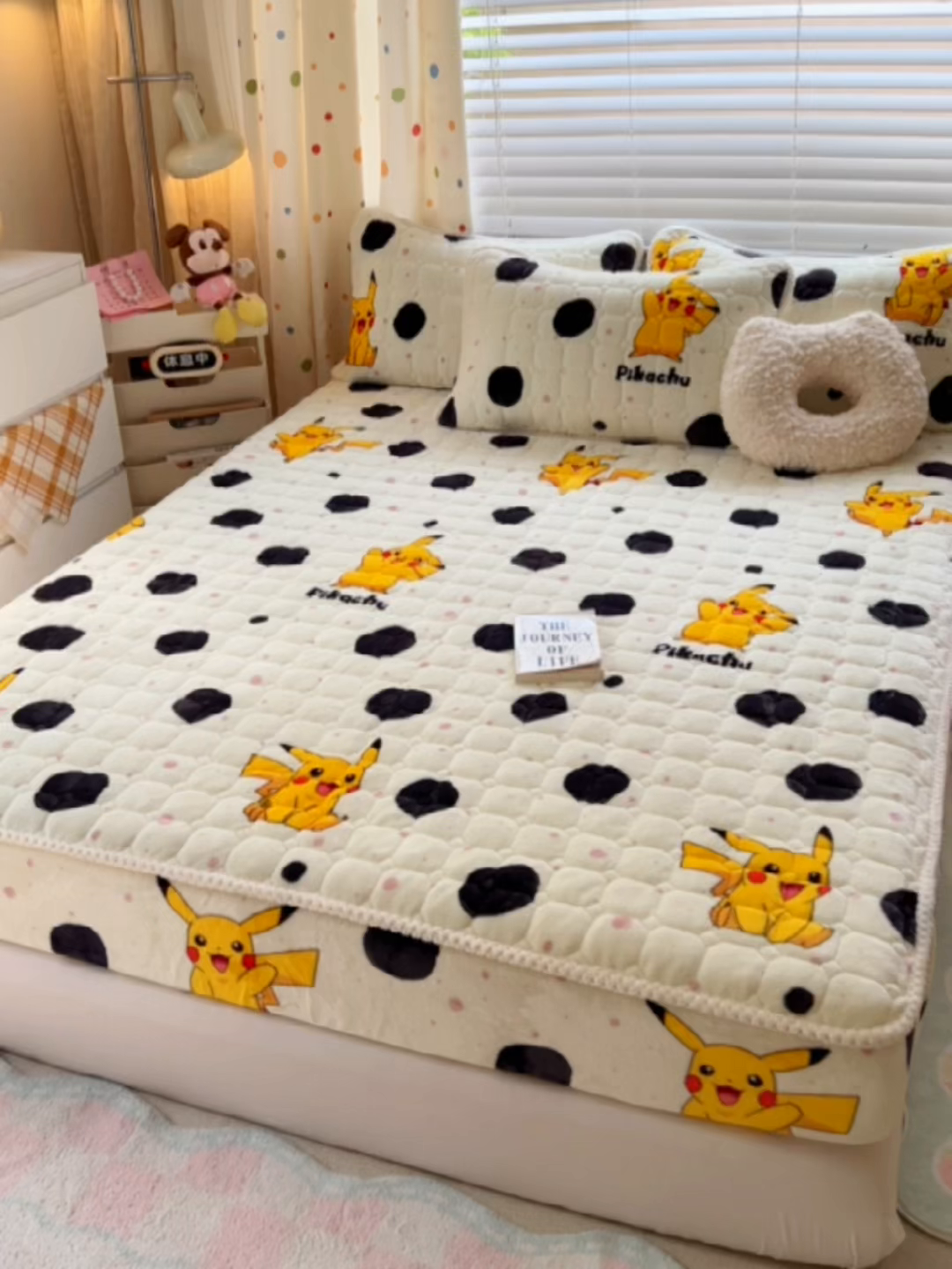 91家纺网 家纺一手货源 找家纺 徕米家居 2025新款牛奶绒加棉床笠单品床笠单件单床笠 波点皮卡丘