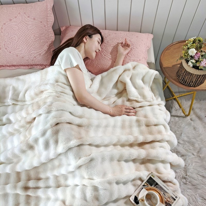 91家纺网 家纺一手货源 找家纺 （总）悦织湾家纺 2025新款仿兔毛绒托斯仿兔毛绒毛毯纯色印花牛奶绒休闲盖毯午睡小毯子