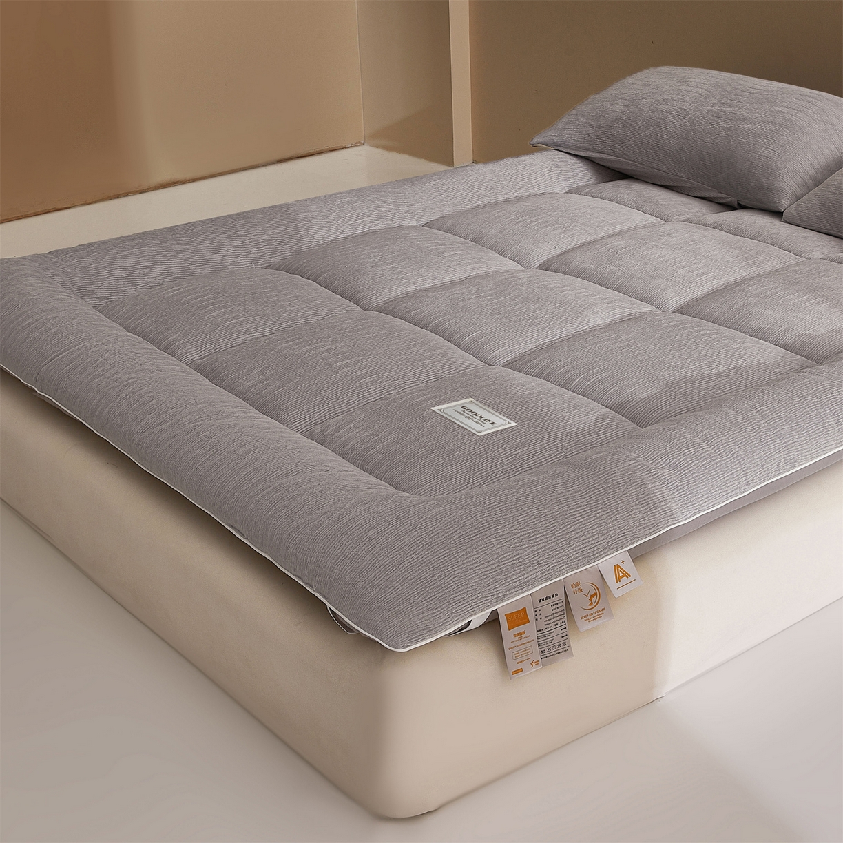 91家纺网 家纺一手货源 找家纺 雯豆家纺 2025新款皱皱绒加厚款床垫床护垫保暖床褥子 皱皱绒床褥-高级灰