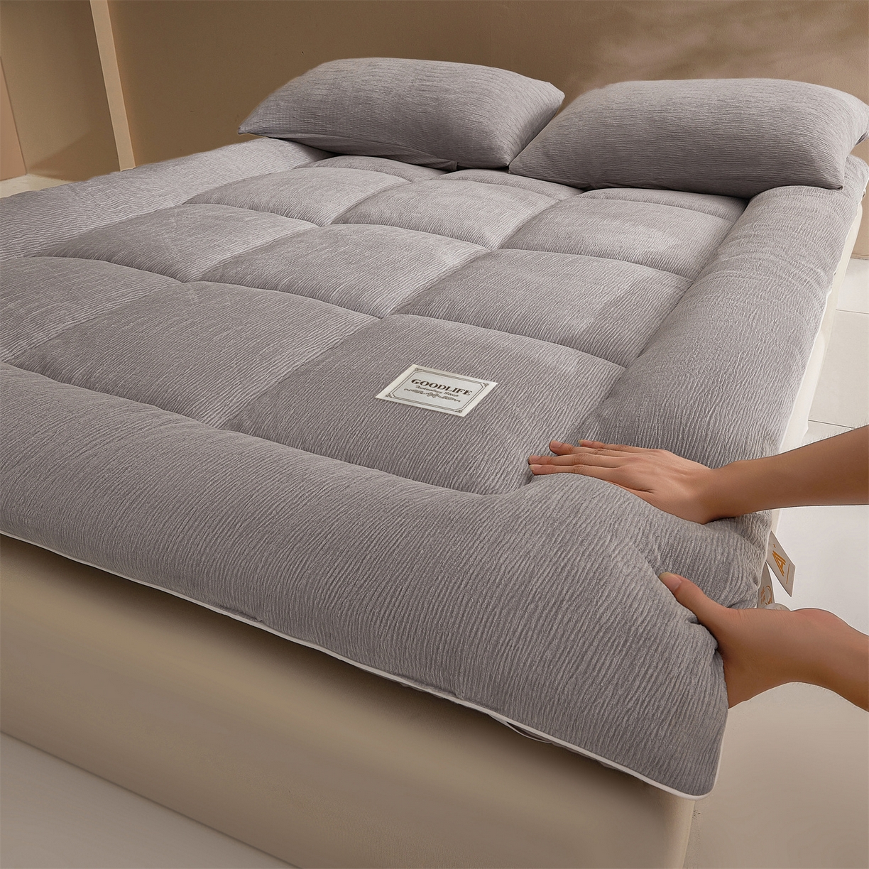 91家纺网 家纺一手货源 找家纺 雯豆家纺 2025新款皱皱绒加厚款床垫床护垫保暖床褥子 皱皱绒床褥-高级灰