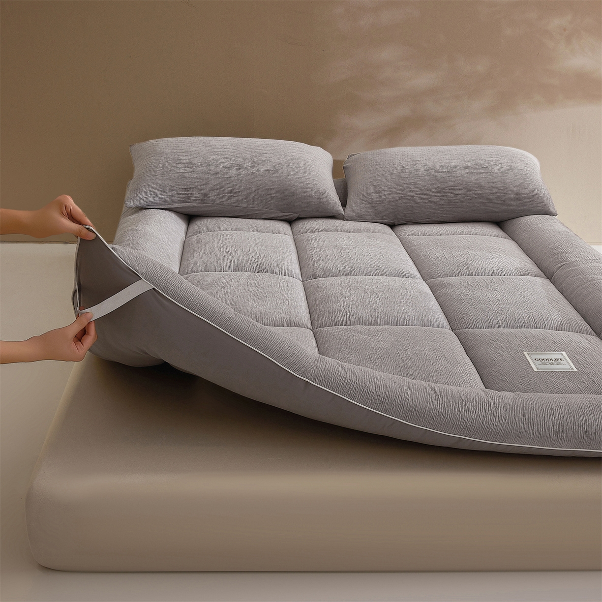 91家纺网 家纺一手货源 找家纺 雯豆家纺 2025新款皱皱绒加厚款床垫床护垫保暖床褥子 皱皱绒床褥-高级灰