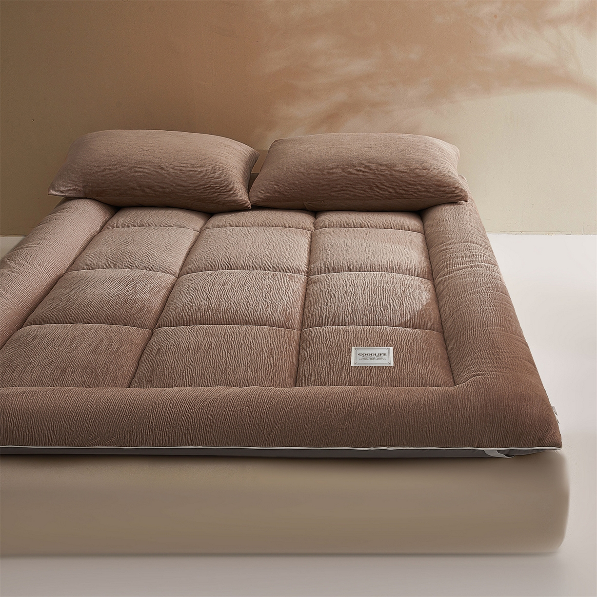 91家纺网 家纺一手货源 找家纺 雯豆家纺 2025新款皱皱绒加厚款床垫床护垫保暖床褥子 皱皱绒床褥-摩卡棕