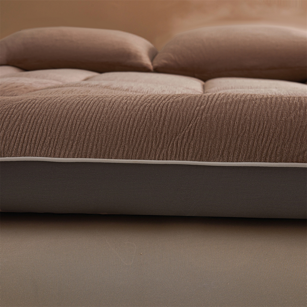 91家纺网 家纺一手货源 找家纺 雯豆家纺 2025新款皱皱绒加厚款床垫床护垫保暖床褥子 皱皱绒床褥-摩卡棕