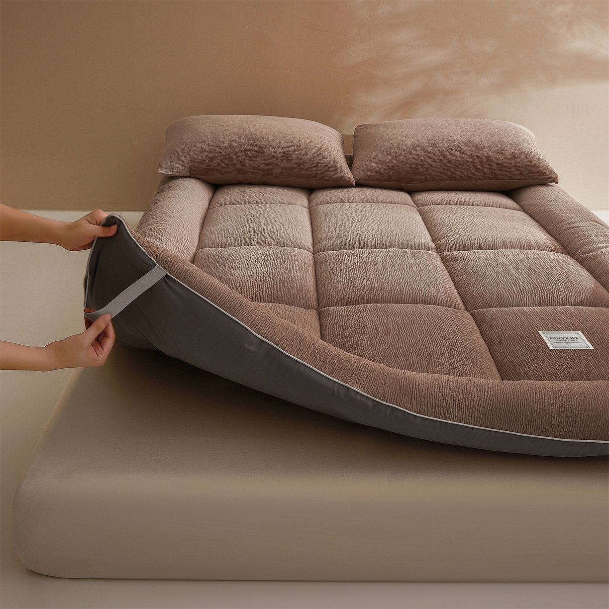 91家纺网 家纺一手货源 找家纺 雯豆家纺 2025新款皱皱绒加厚款床垫床护垫保暖床褥子 皱皱绒床褥-摩卡棕