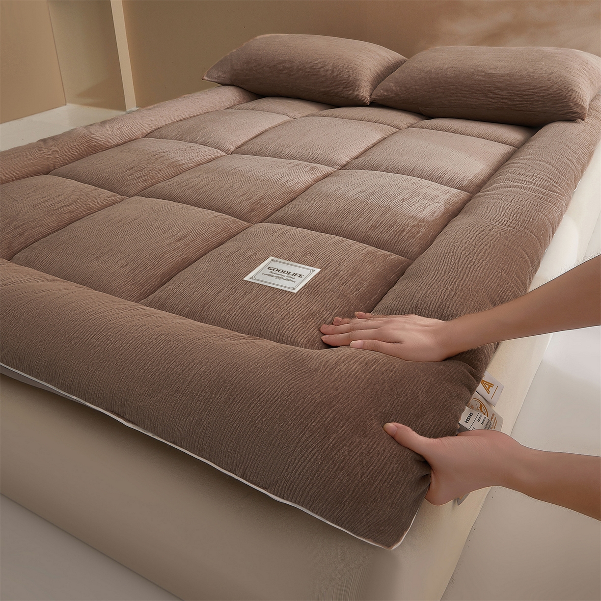 91家纺网 家纺一手货源 找家纺 雯豆家纺 2025新款皱皱绒加厚款床垫床护垫保暖床褥子 皱皱绒床褥-摩卡棕