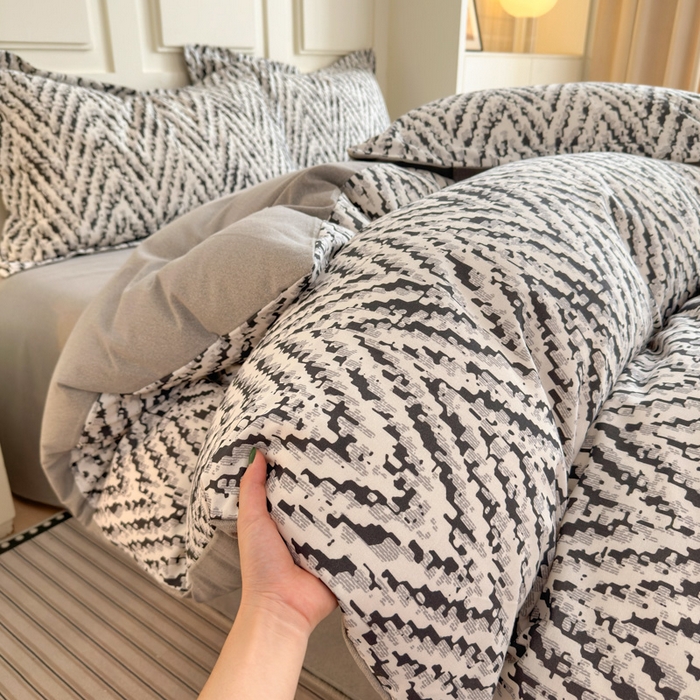 91家纺网 家纺一手货源 找家纺 典曼家纺 2025新款原棉加厚磨毛印花四件套 麦语-灰