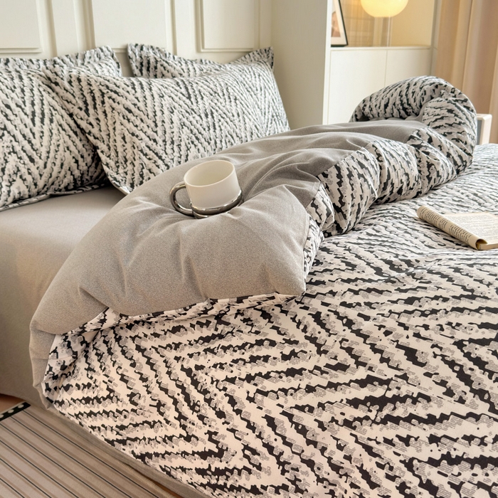 91家纺网 家纺一手货源 找家纺 典曼家纺 2025新款原棉加厚磨毛印花四件套 麦语-灰