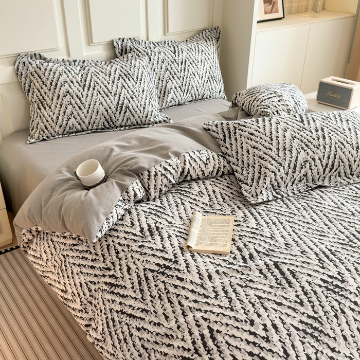 91家纺网 家纺一手货源 找家纺 典曼家纺 2025新款原棉加厚磨毛印花四件套 麦语-灰