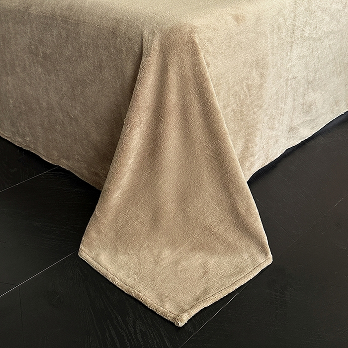 91家纺网 家纺一手货源 找家纺 绒世界 2025秋冬新款丹麦绒宽边牛奶绒四件套 宽边兔绒-蝶舞-咖