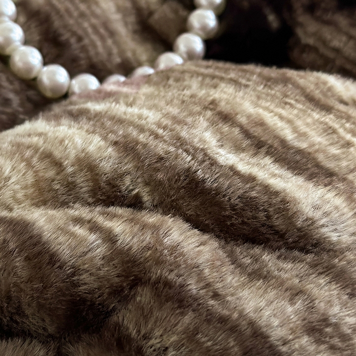 91家纺网 家纺一手货源 找家纺 绒世界 2025秋冬新款丹麦绒宽边牛奶绒四件套 宽边兔绒-蝶舞-咖