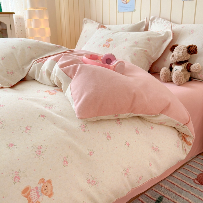 91家纺网 家纺一手货源 找家纺 典曼家纺 2025新款原棉加厚磨毛印花四件套 甜心小熊