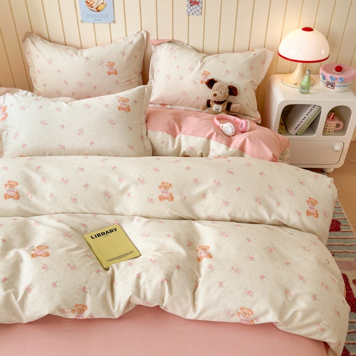 91家纺网 家纺一手货源 找家纺 典曼家纺 2025新款原棉加厚磨毛印花四件套 甜心小熊