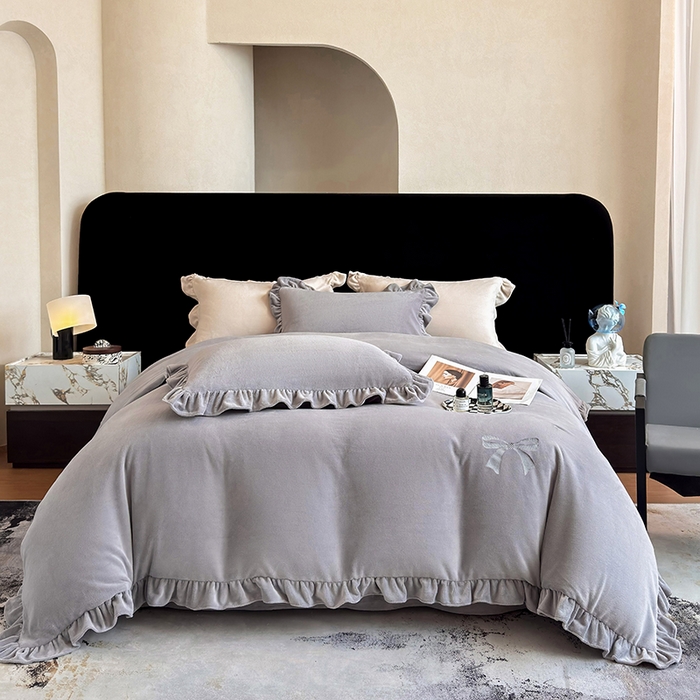 91家纺网 家纺一手货源 找家纺 2025新款蝴蝶结绣花牛奶绒四件套 蝴蝶结-雅士灰