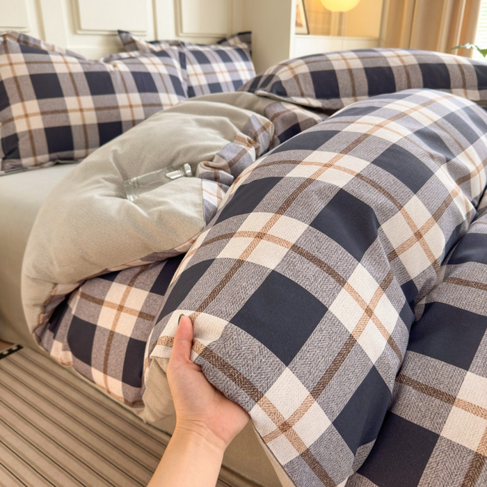 91家纺网 家纺一手货源 找家纺 典曼家纺 2025新款原棉加厚磨毛印花四件套 意林（兰）