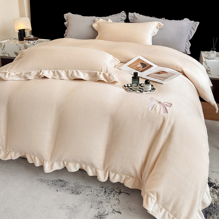 91家纺网 家纺一手货源 找家纺 2025新款蝴蝶结绣花牛奶绒四件套 蝴蝶结-奶咖