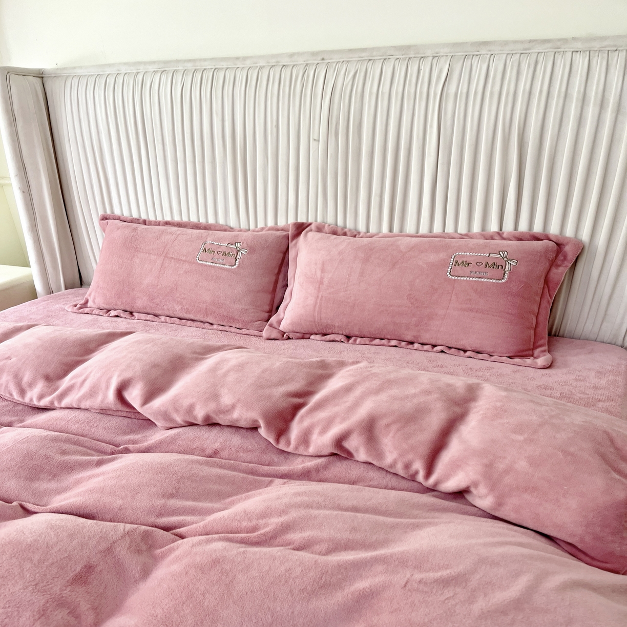 91家纺网 家纺一手货源 找家纺 （总）恋尚羽家纺  2025新款牛奶绒绣花四件套