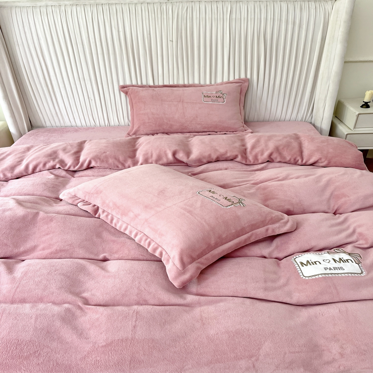 91家纺网 家纺一手货源 找家纺 （总）恋尚羽家纺  2025新款牛奶绒绣花四件套