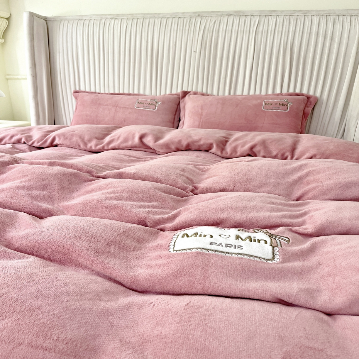 91家纺网 家纺一手货源 找家纺 （总）恋尚羽家纺  2025新款牛奶绒绣花四件套