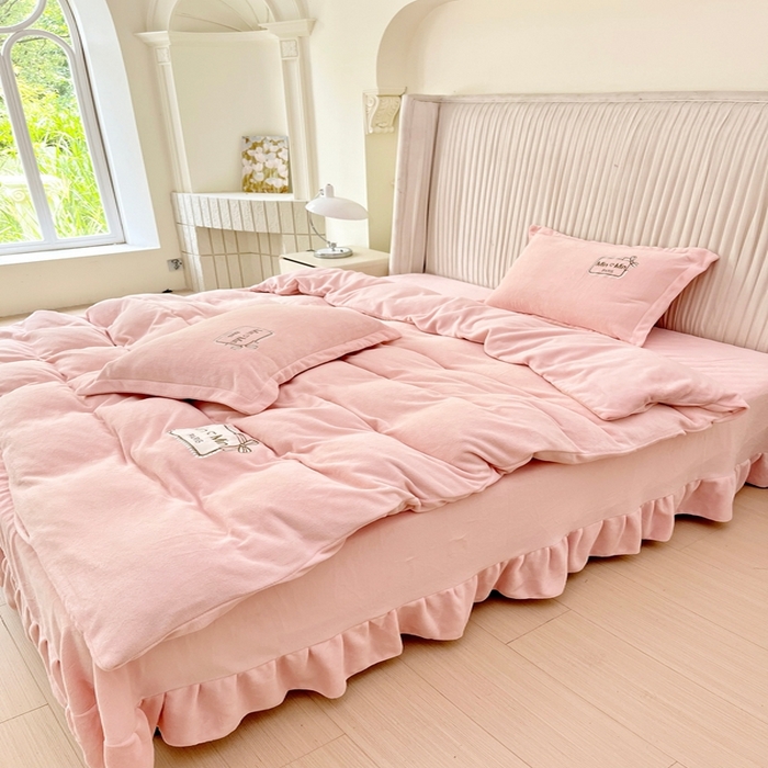 91家纺网 家纺一手货源 找家纺 恋尚羽家纺  2025新款牛奶绒绣花四件套 粉色