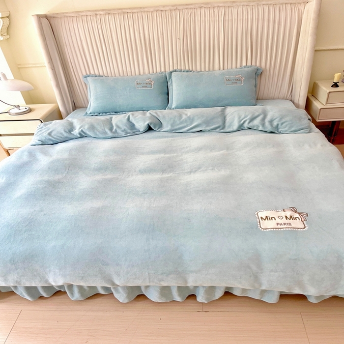 91家纺网 家纺一手货源 找家纺 恋尚羽家纺  2025新款牛奶绒绣花四件套 兰色