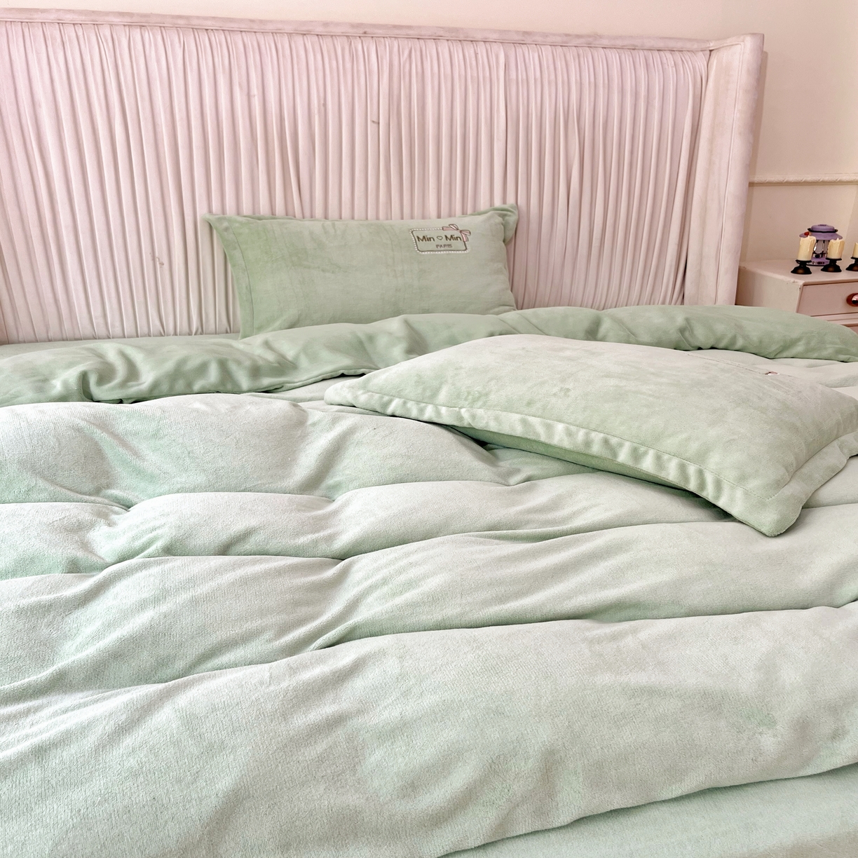 91家纺网 家纺一手货源 找家纺 恋尚羽家纺  2025新款牛奶绒绣花四件套 绿色