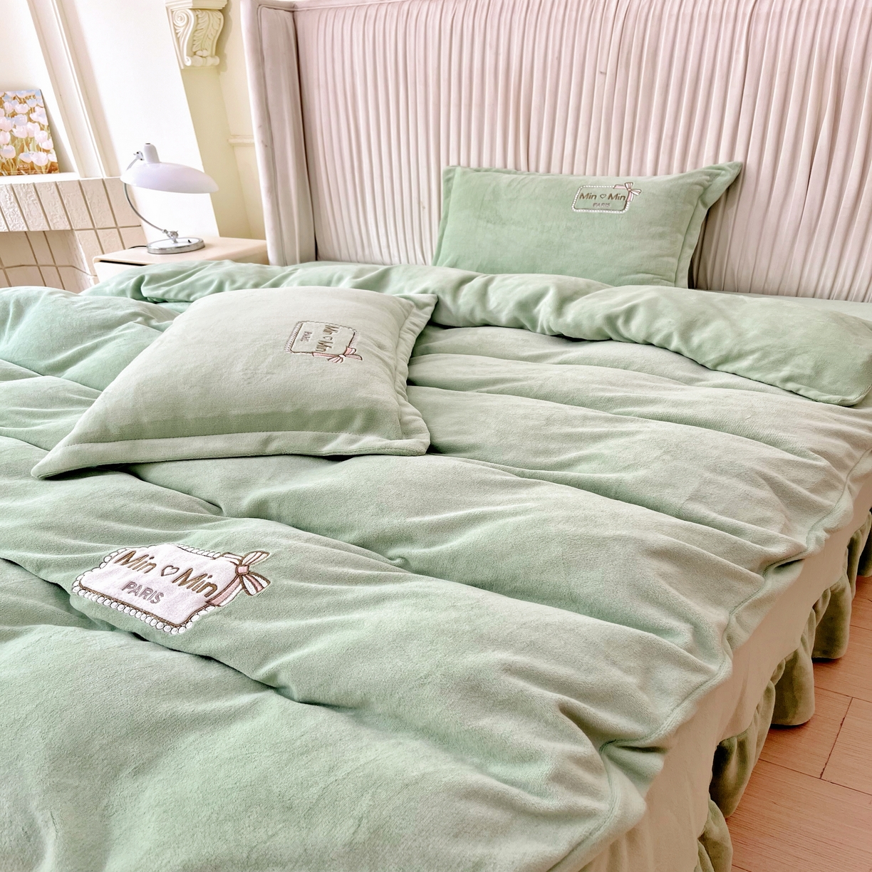 91家纺网 家纺一手货源 找家纺 恋尚羽家纺  2025新款牛奶绒绣花四件套 绿色