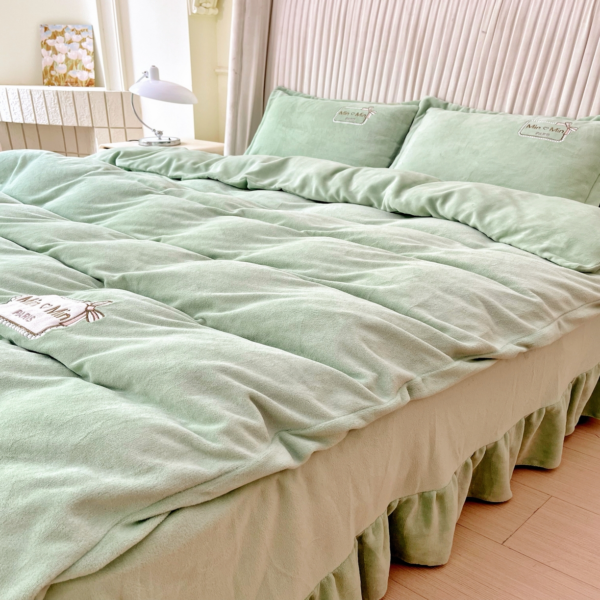 91家纺网 家纺一手货源 找家纺 恋尚羽家纺  2025新款牛奶绒绣花四件套 绿色