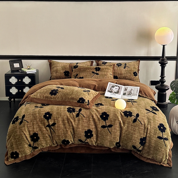 91家纺网 家纺一手货源 找家纺 绒世界 2025秋冬新款丹麦绒宽边牛奶绒四件套 宽边兔绒-繁花-咖