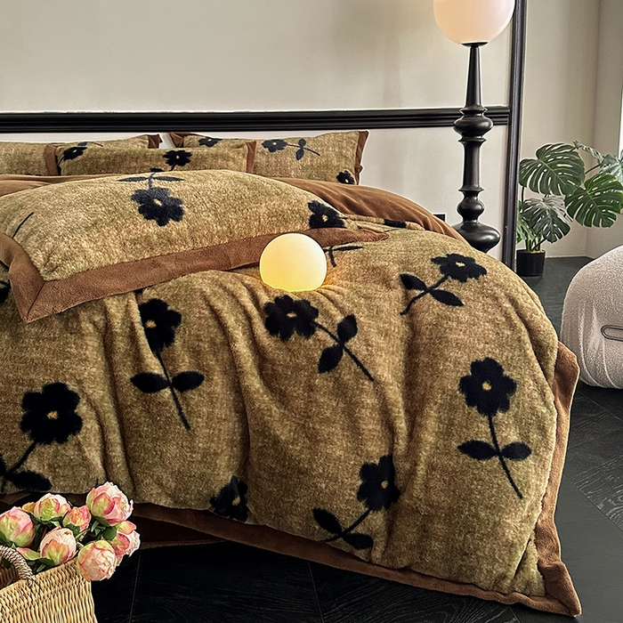 91家纺网 家纺一手货源 找家纺 绒世界 2025秋冬新款丹麦绒宽边牛奶绒四件套 宽边兔绒-繁花-咖