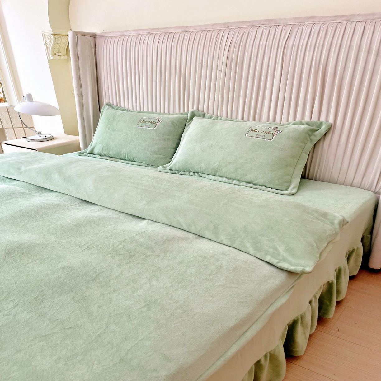 91家纺网 家纺一手货源 找家纺 恋尚羽家纺  2025新款牛奶绒绣花四件套 绿色