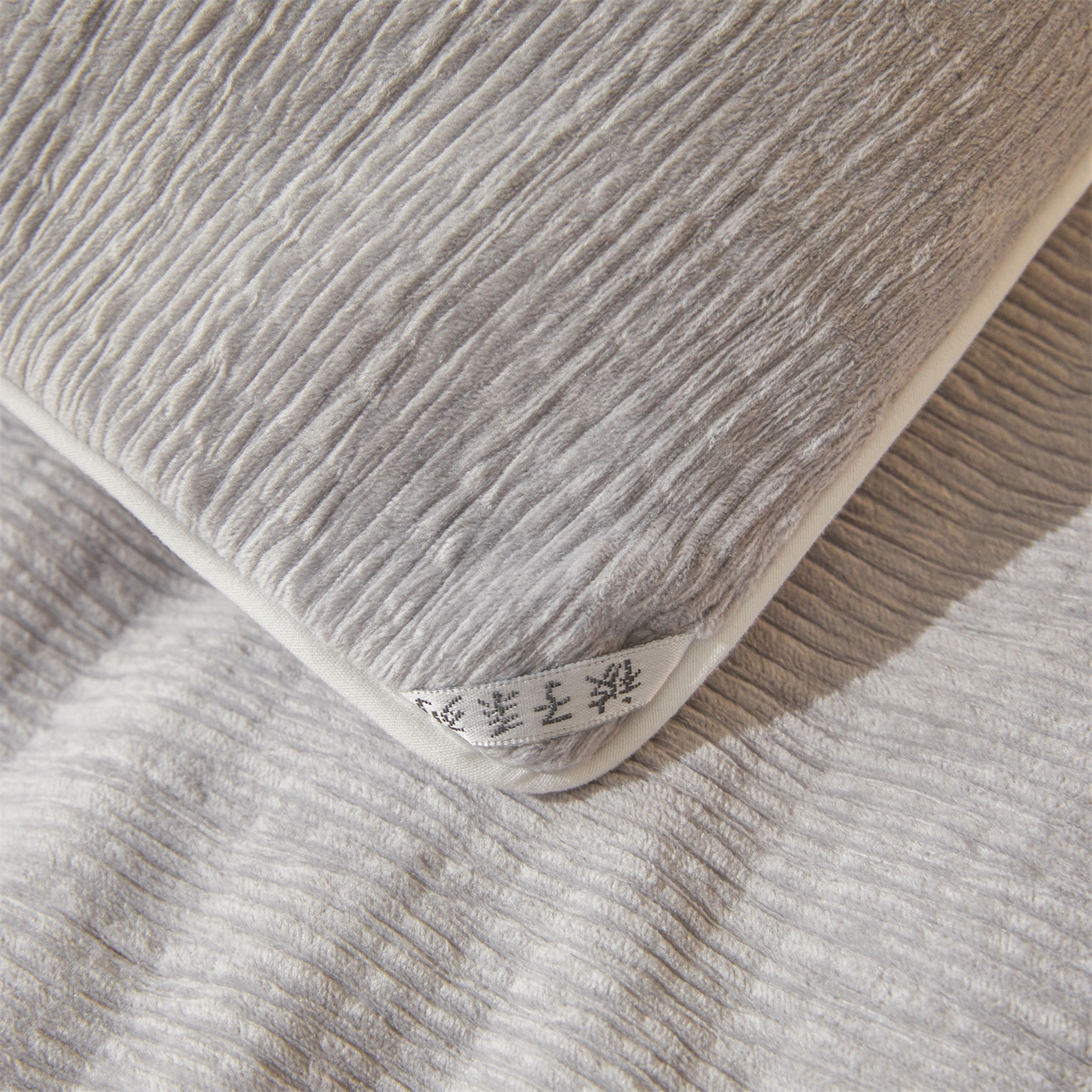 91家纺网 家纺一手货源 找家纺 雯豆家纺 2025秋冬新款加厚皱皱绒被子冬被高档被芯双人单人被子 皱皱绒冬被-高级灰