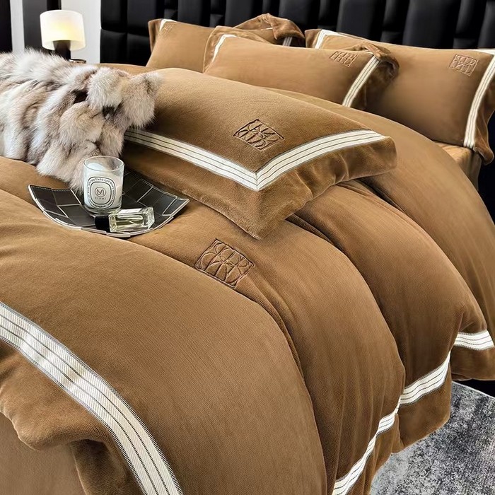 91家纺网 家纺一手货源 找家纺 席之家 席之家 2025新款280克全消光刺绣牛奶绒四件套 艺术空间-咖啡