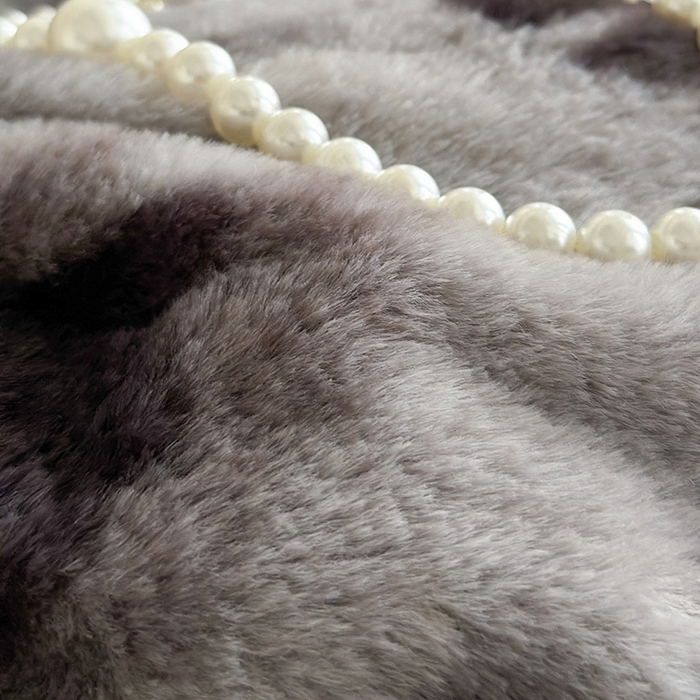 91家纺网 家纺一手货源 找家纺 绒世界 2025秋冬新款丹麦绒宽边牛奶绒四件套 宽边兔绒-花影-灰