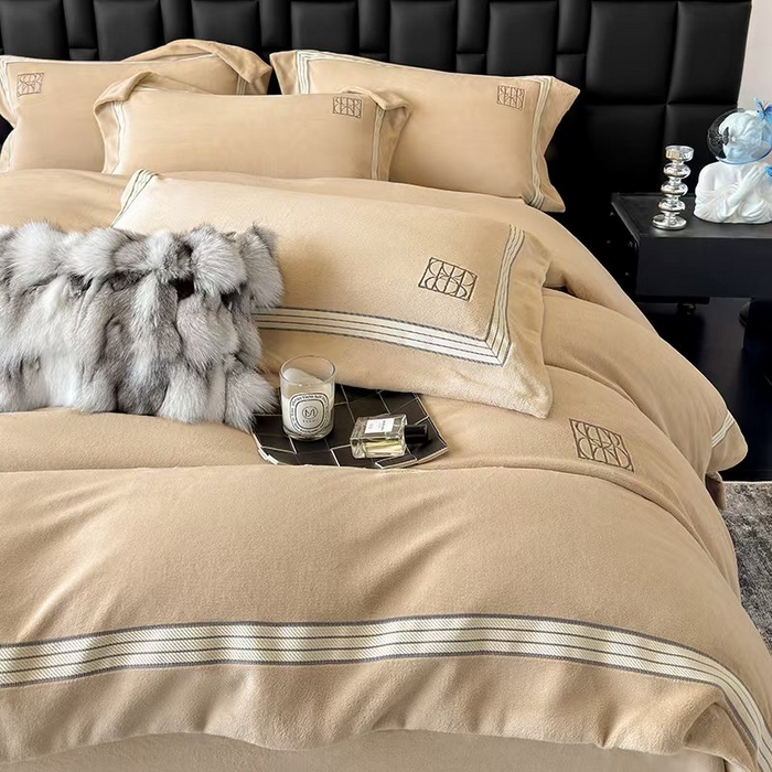 91家纺网 家纺一手货源 找家纺 席之家 席之家 2025新款280克全消光刺绣牛奶绒四件套 艺术空间-卡其玉